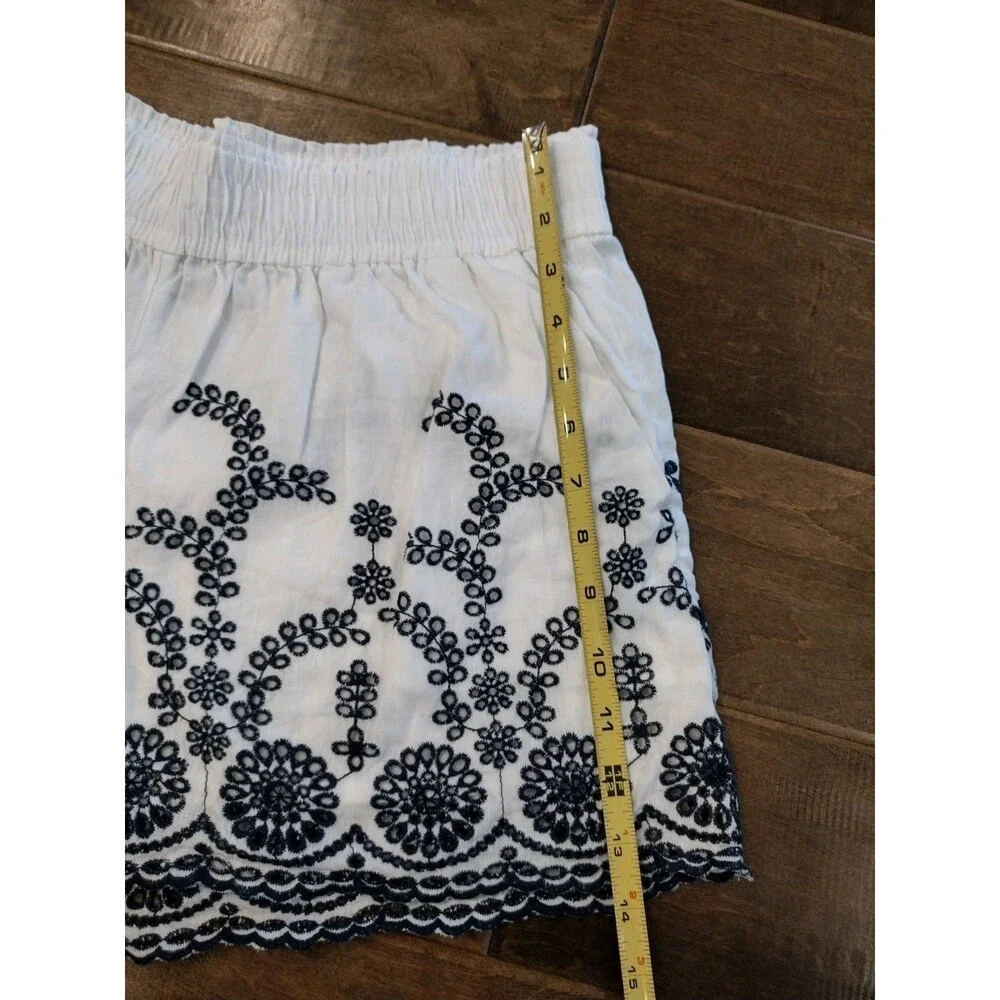 J. CREW Women's White pull-on navy blue Embroidered 4